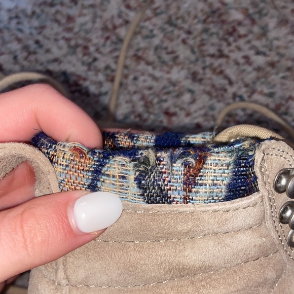 Women’s Vans Size 5 - Picture 3 of 3